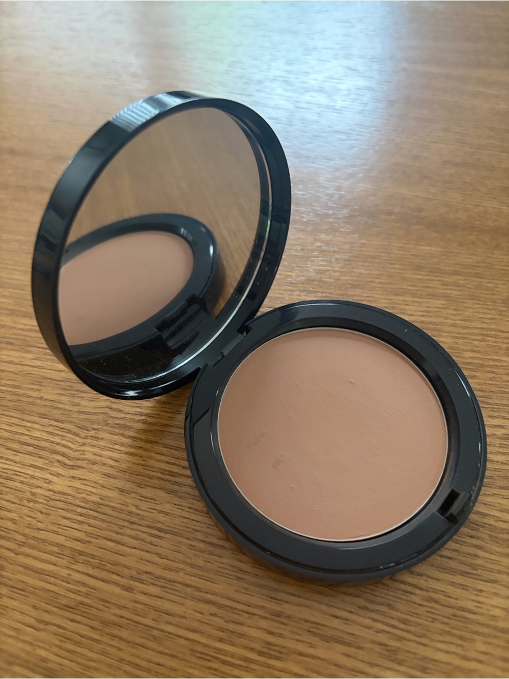 Bobbi Brown Bronzing Powder-Golden Light - Picture 6 of 6